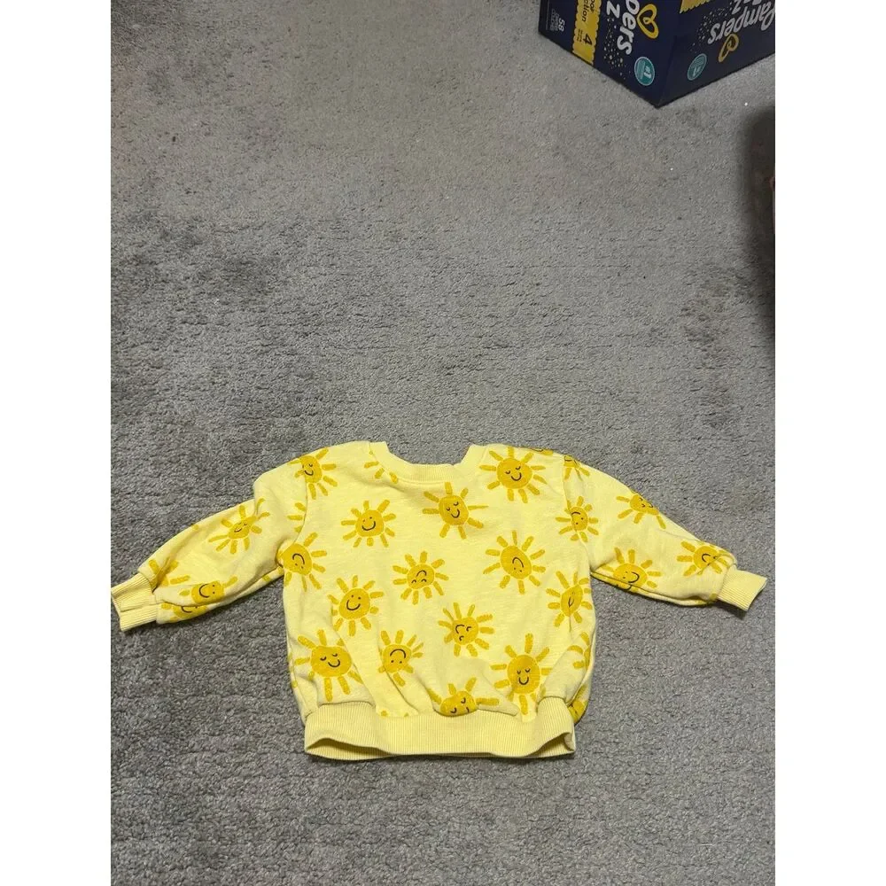 Old Navy Sunshine Baby Girl Crewneck Size 6-12 Month